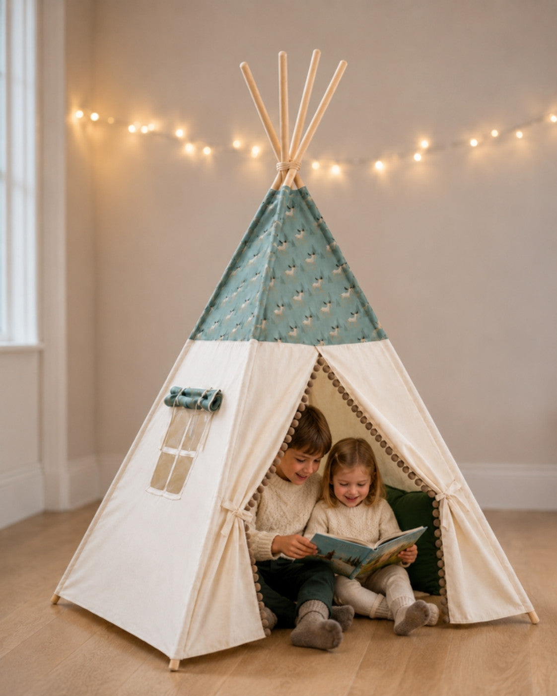 Christmas Deer Kids Teepee – in a child's bedroom